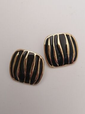 Weekenders 80s Goldtone Abstract Striped Pattern Black Enamel Post Earrings